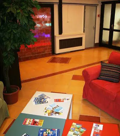 Walking Bed Downtown Hostel