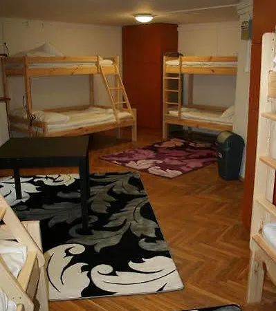 Walking Bed Downtown Hostel *