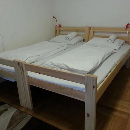 Walking Bed Downtown Hostel