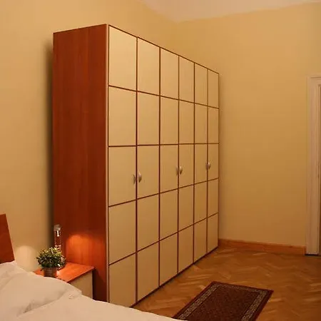 Walking Bed Downtown Budapest